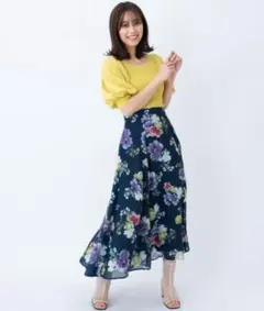 And couture 花柄 フレアロングスカート ネイビー　Mサイズのサムネイル