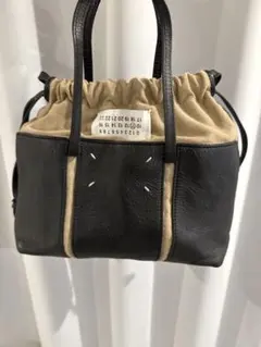 黒とベージュのドローストリングバッグのサムネイル