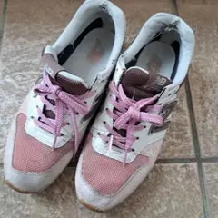New Balance ピンク スニーカー
