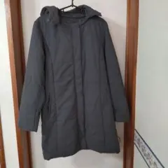 フード付きロング丈グレーのダウンジャケット　レディース　Mサイズ