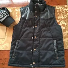 黒のダウンベスト・レザー肩部分付き