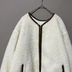 アースミュージック　ボアコート(F) ホワイトノーカラーフルジップ軽くてあったか