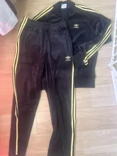 アディダスオリジナルス　トラックジャケットベロア セットアップ トレフォイル黒金