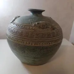 魚彫刻の緑色陶器壺