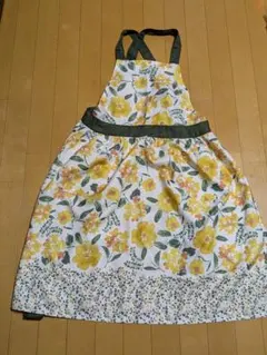 アフタヌーンティー　花柄エプロン イエロー