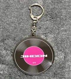 TREASURE ジフン　REBOOT CAFE アクキー