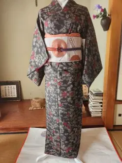 本場大島紬　純泥染め　黒地花柄小紋　 「証紙有り」