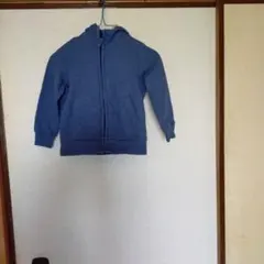 青いフード付きパーカー　110センチ