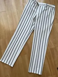 美品UNITED ARROWSスタイリッシュ 高級感ストライプスラックス