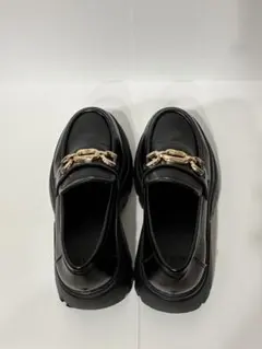 厚底ローファー ブラック ゴールドチェーン