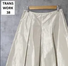 TRANS WORK 38 タックフレアスカート 上品 光沢 アイボリーのサムネイル