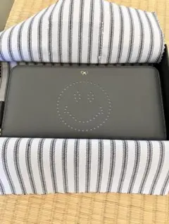 ANYA HINDMARCH 長財布 スマイリーのサムネイル