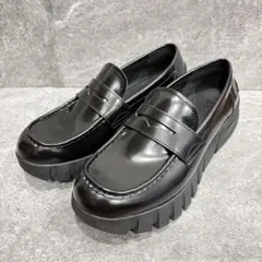 【未使用級】ZARA コインローファー 厚底 Vibramソール ブラック 44のサムネイル