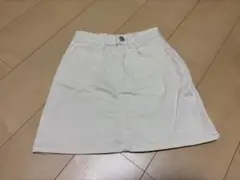 ホワイトデニムミニスカート フロントボタン付き