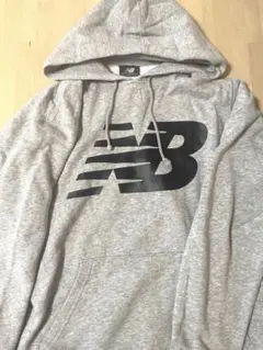 ニューバランスパーカー　Mサイズ