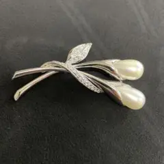 ブローチ