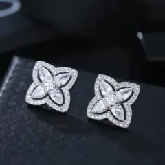 【新品】クローバーピアス　四葉ピアス　ピアス　シルバー　ワンポイント