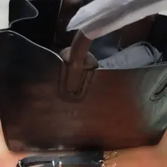 黒い合成皮革ショルダーバッグ