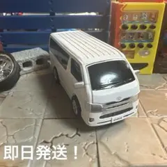 TOYOTA HIACE ミニカー ホワイト