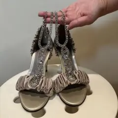 グレースコンチネンタル　サテンフリルジュエルサンダルのサムネイル