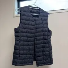 【SALE】UNIQLO ウルトラライトダウン ベスト 黒のサムネイル