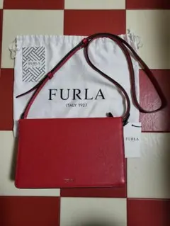 FURLA レッド ショルダーバッグ