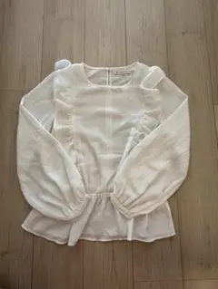 マジェスティックレゴン ホワイト フリル付き 長袖ブラウス