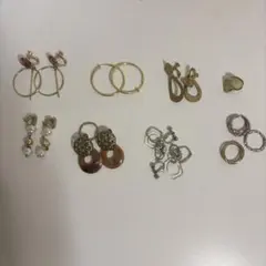 多様なデザインのイヤリングセット