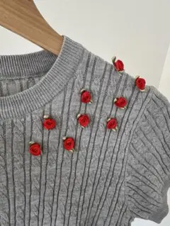 【新品未使用✨】薔薇モチーフケーブルニットトップス [N1173]
