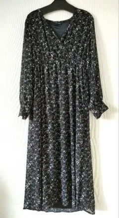 小花柄カシュクール長袖ブラックワンピース
