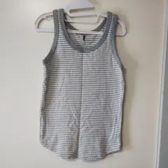 A&F グレーとホワイトのストライプタンクトップ