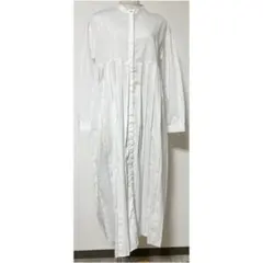 ディスコード　白 シャツワンピース　ロングシャツワンピース　プリーツ　長袖