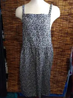 【週末限定お値下げ！】白い花柄のエプロン