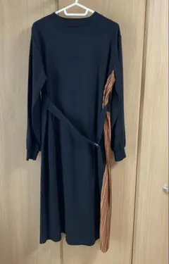 COTORICA黒い長袖プリーツロングワンピース