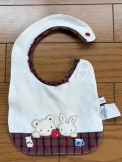 ファミリア　クマとウサギ刺繍のスタイ