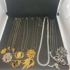 ネックレスとブローチのセット　ラインストーン　断捨離　大掃除　ITALY