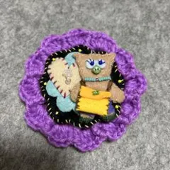 ハンドメイド　ビーズ刺繍ブローチ　クマ
