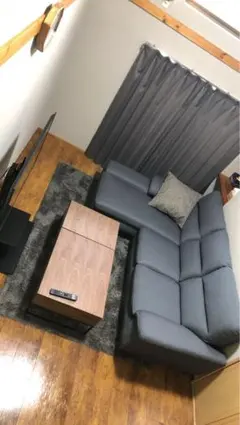 ブルーのL字型ソファ