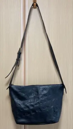 Dakota ショルダーバッグ ブラック レザー ロゴ型押し