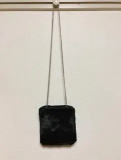 【新品未使用】　“AZUL BY MOUSSY　エコファーチェーンポシェット”