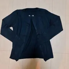 【新品・未使用】ブラック　カーディガン　胸元アクセ付き　無地　薄手　M
