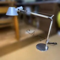 ①Artemide Tolomeo table デスクライト