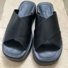 LOWRYS FARM クロスストラップ サンダル ブラックのサムネイル