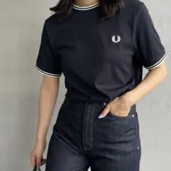 FRED PERRY/フレッドペリー　ワンポイント刺繍ロゴTシャツのサムネイル