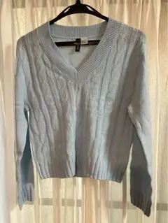 ライトブルー ケーブルニット Vネック セーター