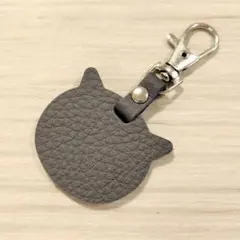 キーホルダー ねこ ダークグレー 猫 バッグチャーム 革 レザー ストラップ