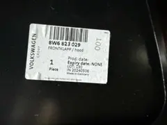 Volkswagen 純正 フロントフード 8W6 823 029のサムネイル