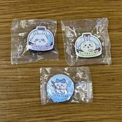 ちいかわ×くら寿司 マグネットシート2個セット2つと缶バッジ1つ