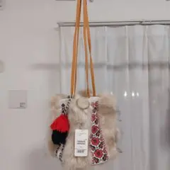 【新品！未使用！】キャセリーニ　巾着　ショルダーバッグ　ファー