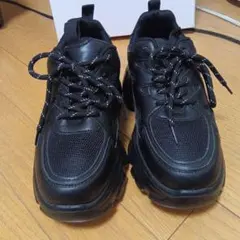 厚底ブラックスニーカー　LOWRYS FARM　新品のサムネイル